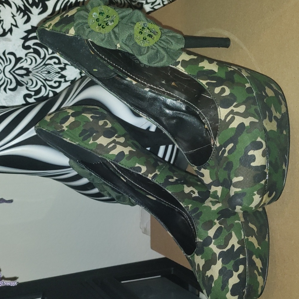 Camouflage heels size 9